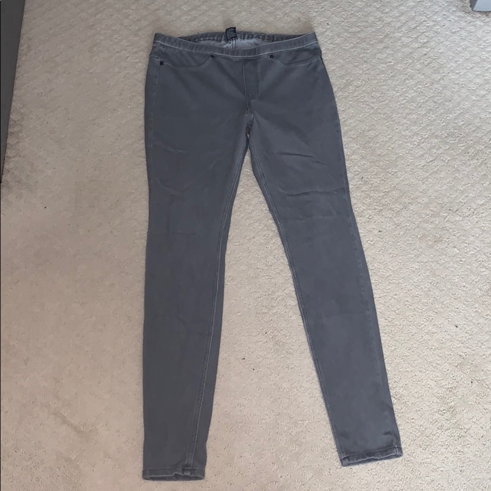Gray skinny jeggings